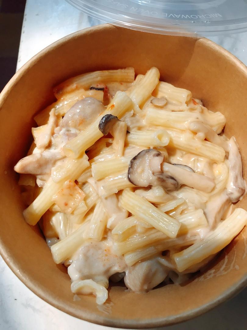 nui-xuc-xich-jambon-sot-kem-nam