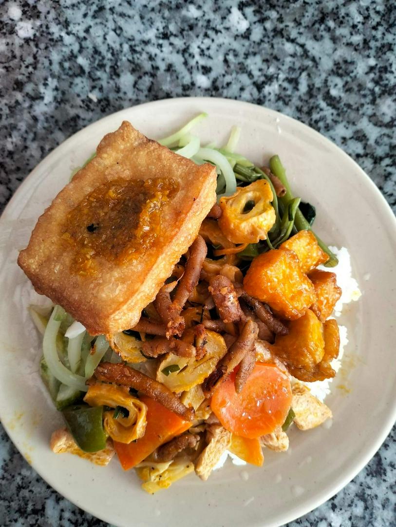 com-chay-thap-cam-au-hu-chien-sa-sam-nha-am