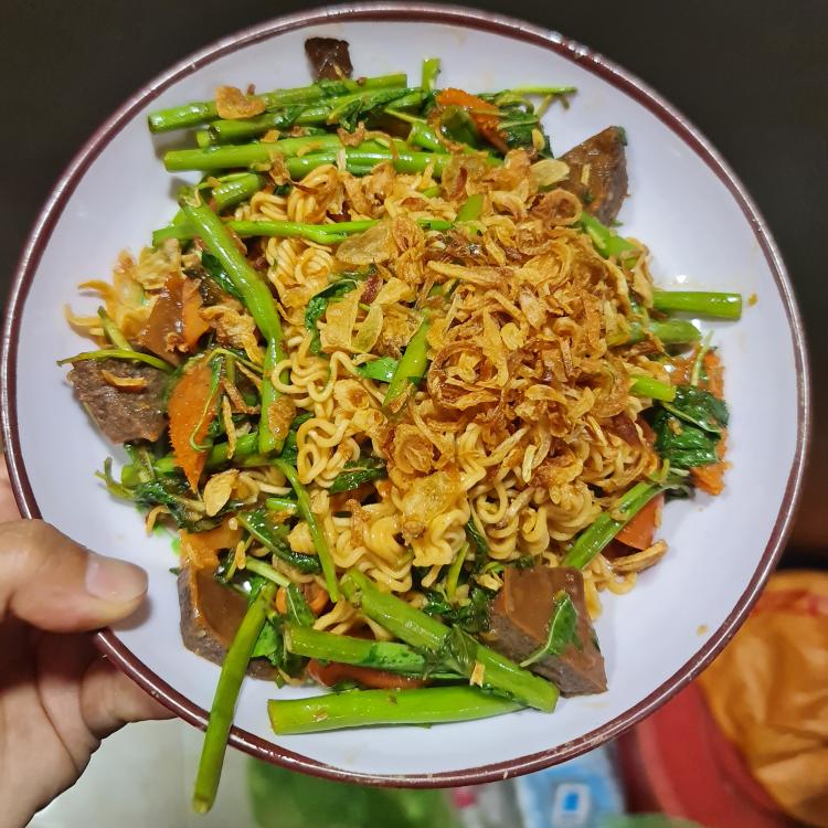 mi-xao-pha-lau-sot-me-bo-toi-top-mo