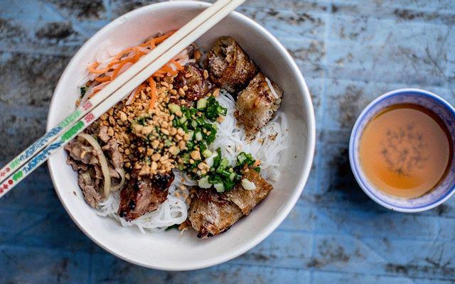 bun-thit-nuong-cha-gio
