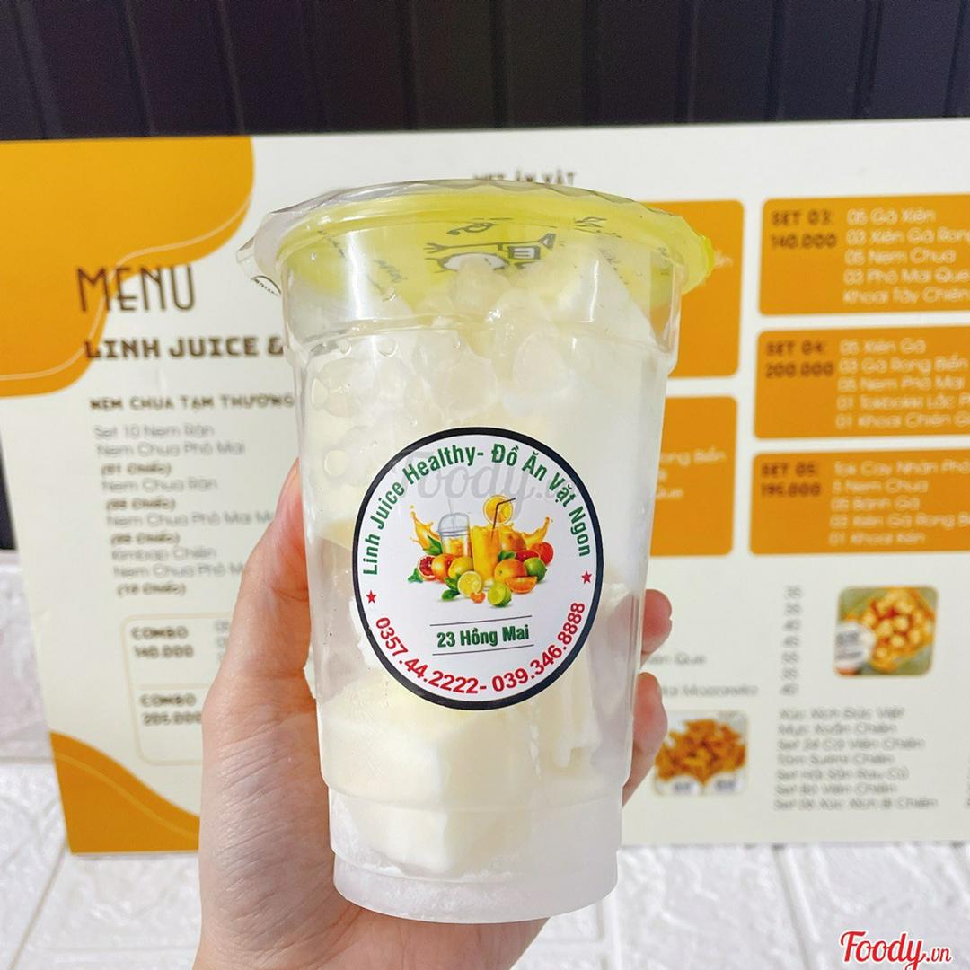 sua-chua-deo-tran-chau-nha-am-cot-dua