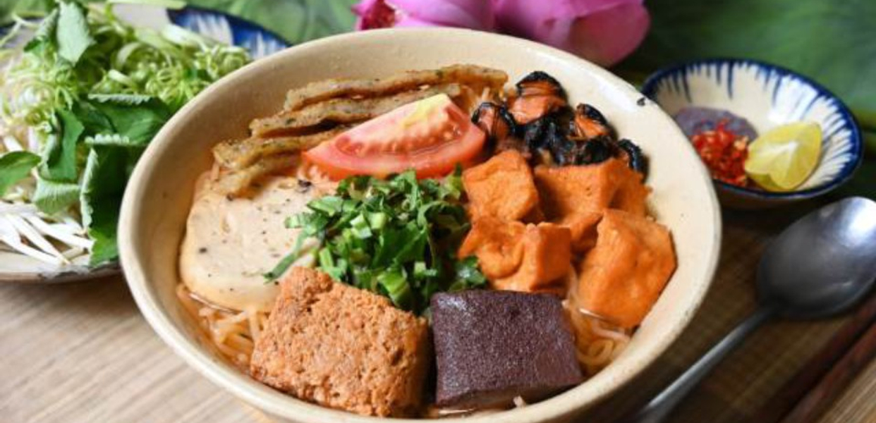 bun-rieu-va-canh-bun-30-nguyen-trong-tuyen