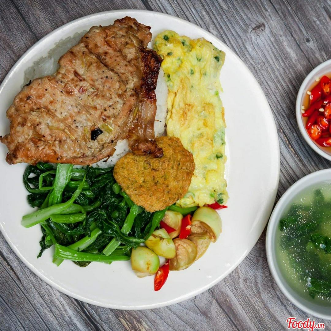 com-tam-suon-nuong-cha-trung