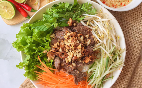 bun-thit-bo-xao-phan-lon