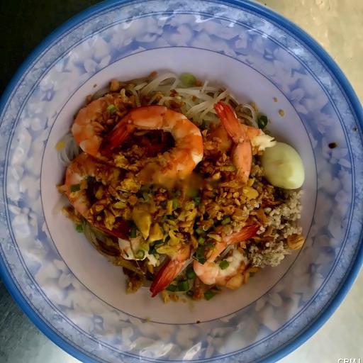 hu-tieu-nuoc-tom-va-trung-cut