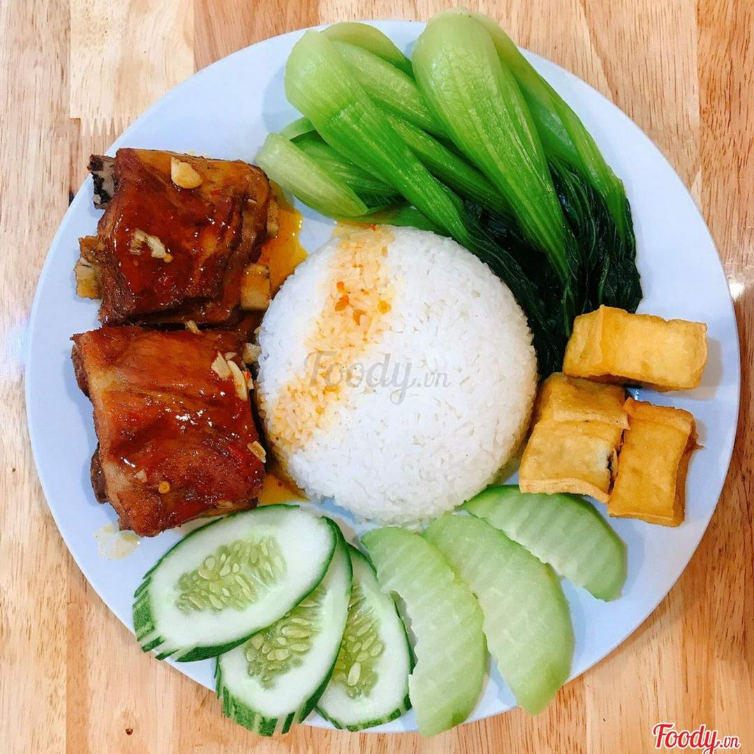 com-tam-suon-xao-chua-ngot-ac-biet