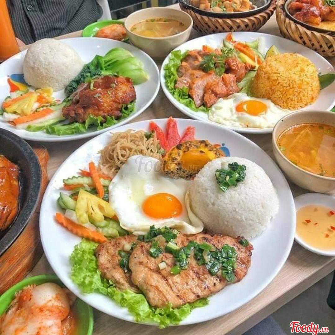 com-tam-suon-nuong-trung-op