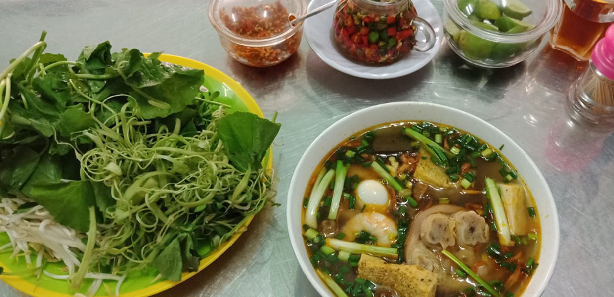 banh-canh-cua-binh-dan-127-nguyen-thi-inh