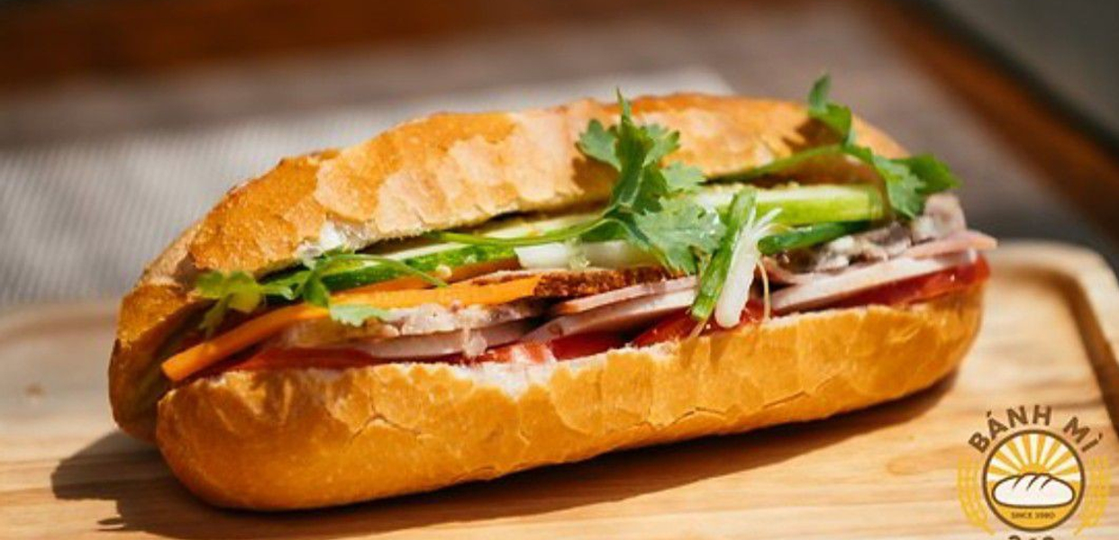 uc-thang-banh-mi-ha-noi-nguyen-van-luong