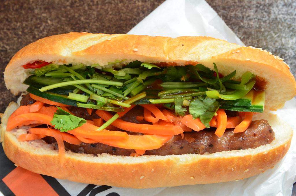 banh-mi-nem-lui