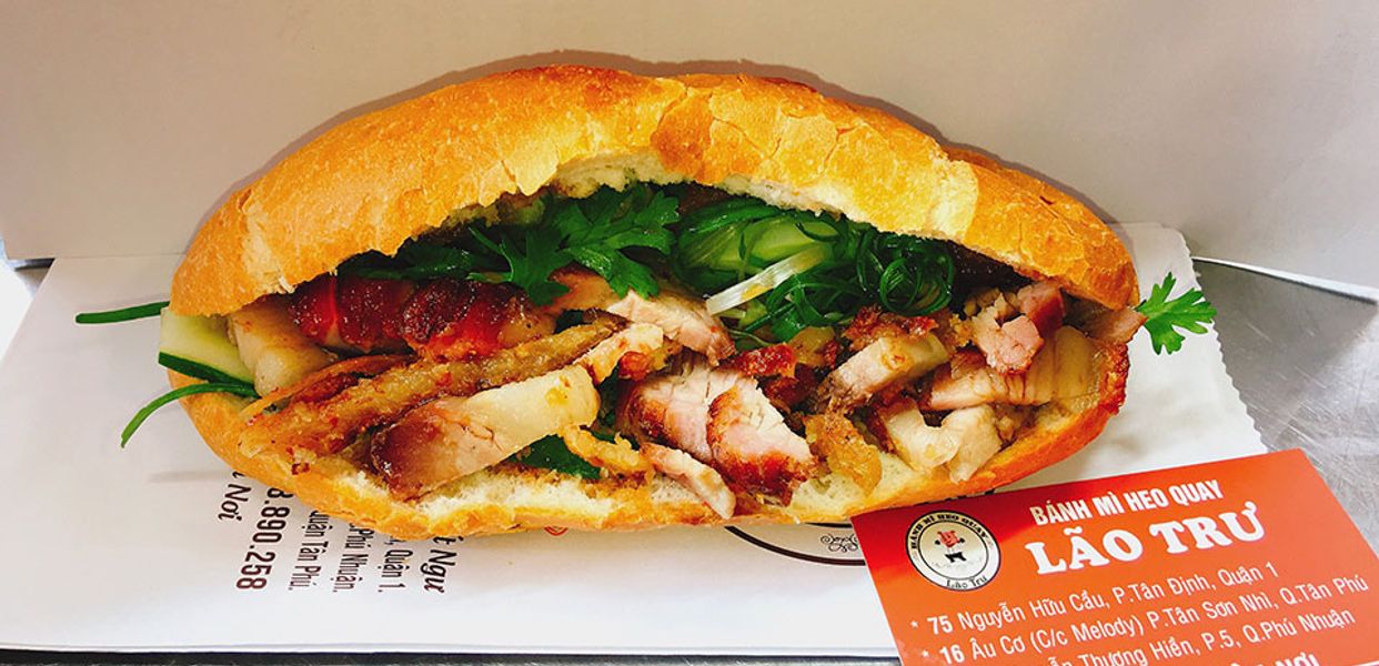 lao-tru-banh-mi-heo-quay-au-co