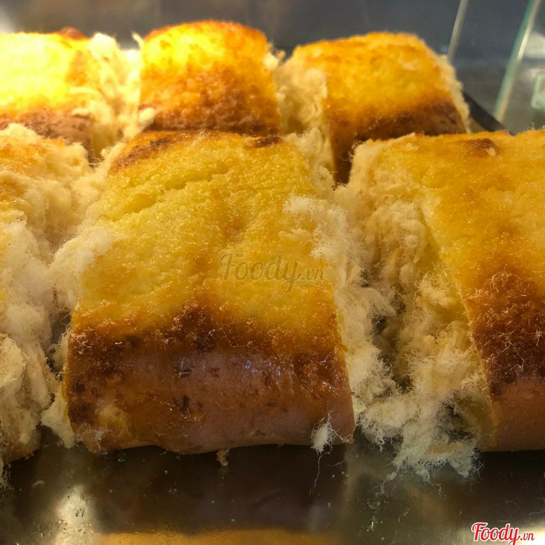 banh-mi-dua-cha-bong