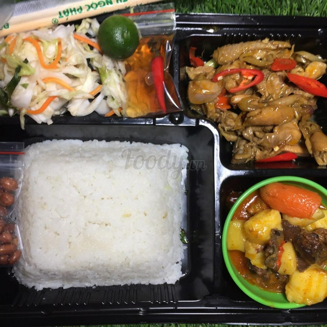 com-bo-ham-khoai-tay-va-ga-xao-sa-ot