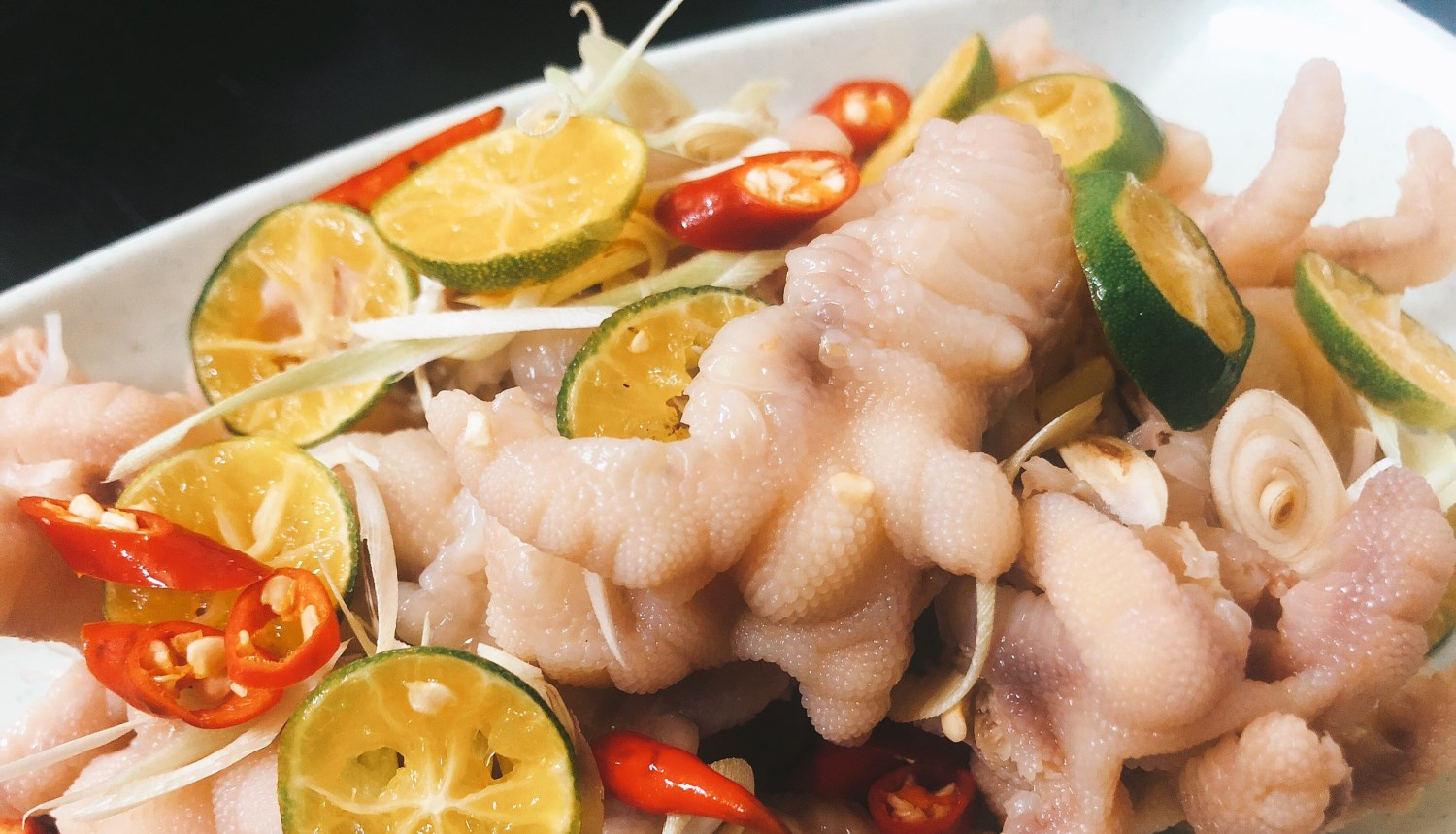 400gr-chan-ga-rut-xuong-ngam-xa-tac-an-kem-nuoc-cham-hai-san-sieu-ngon