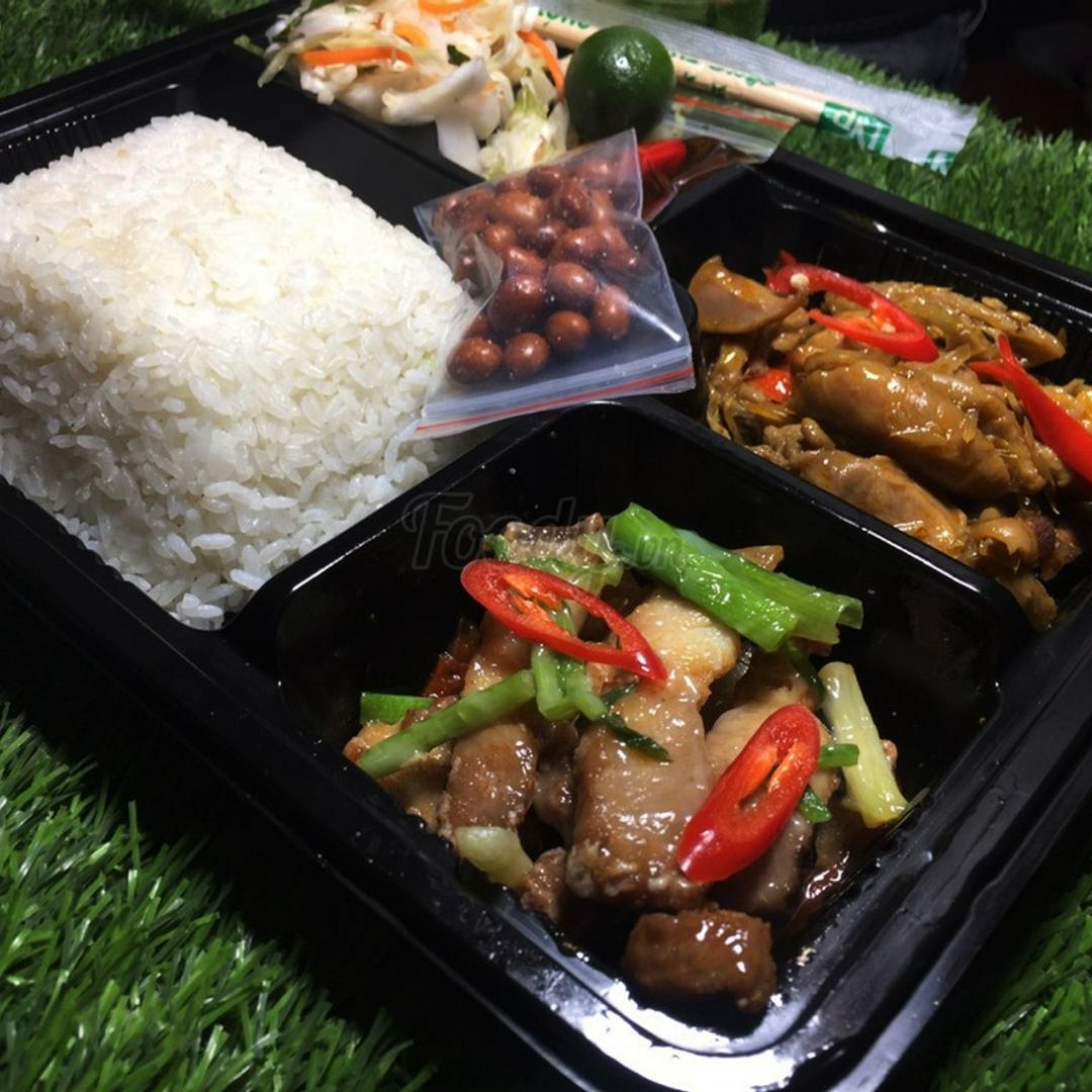 com-ba-chi-rang-chay-canh-va-ga-xao-sa-ot