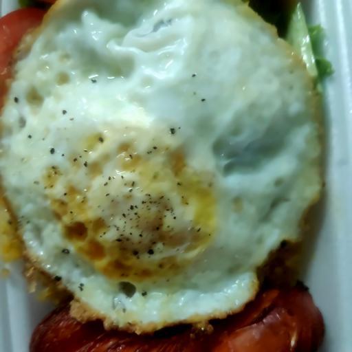 com-chien-trung-op-la-va-xuc-xich