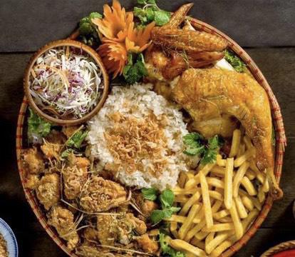 met-ga1-2-ga-quay-1-2-ga-rang-muoi-khoai-tay-chien-xoi-nom-rau-thom-nuoc-cham-0855578925