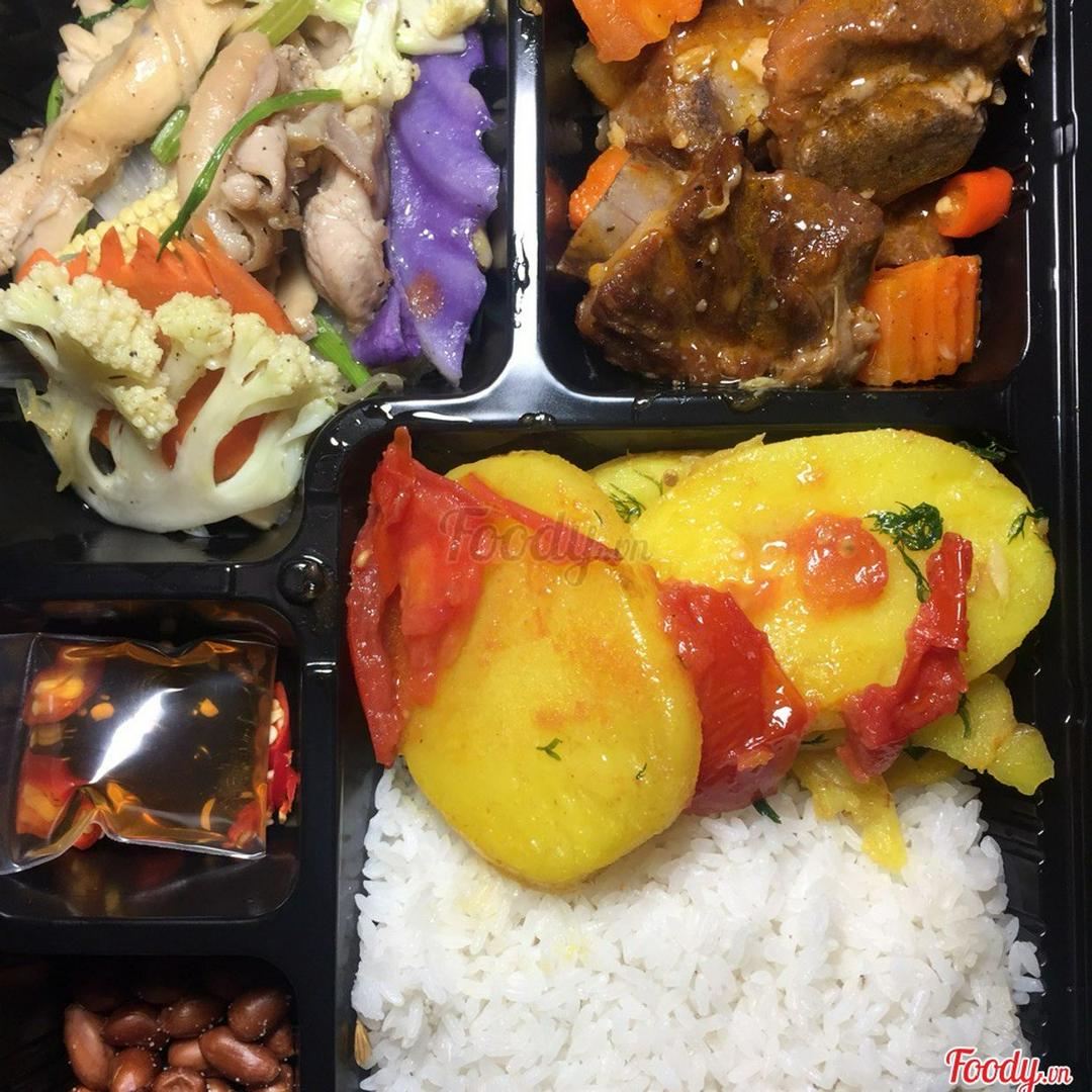 com-suon-chua-ngot-va-bo-xao-can-toi