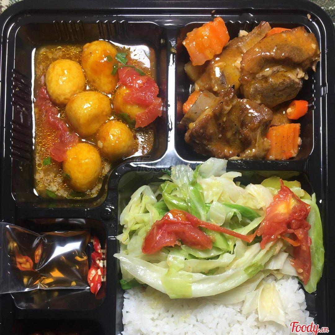 com-suon-chua-ngot-va-trung-chim-cut-sot