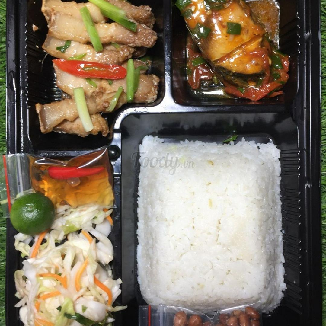 com-ba-chi-rang-chay-canh-va-ca-sot-ca-chua