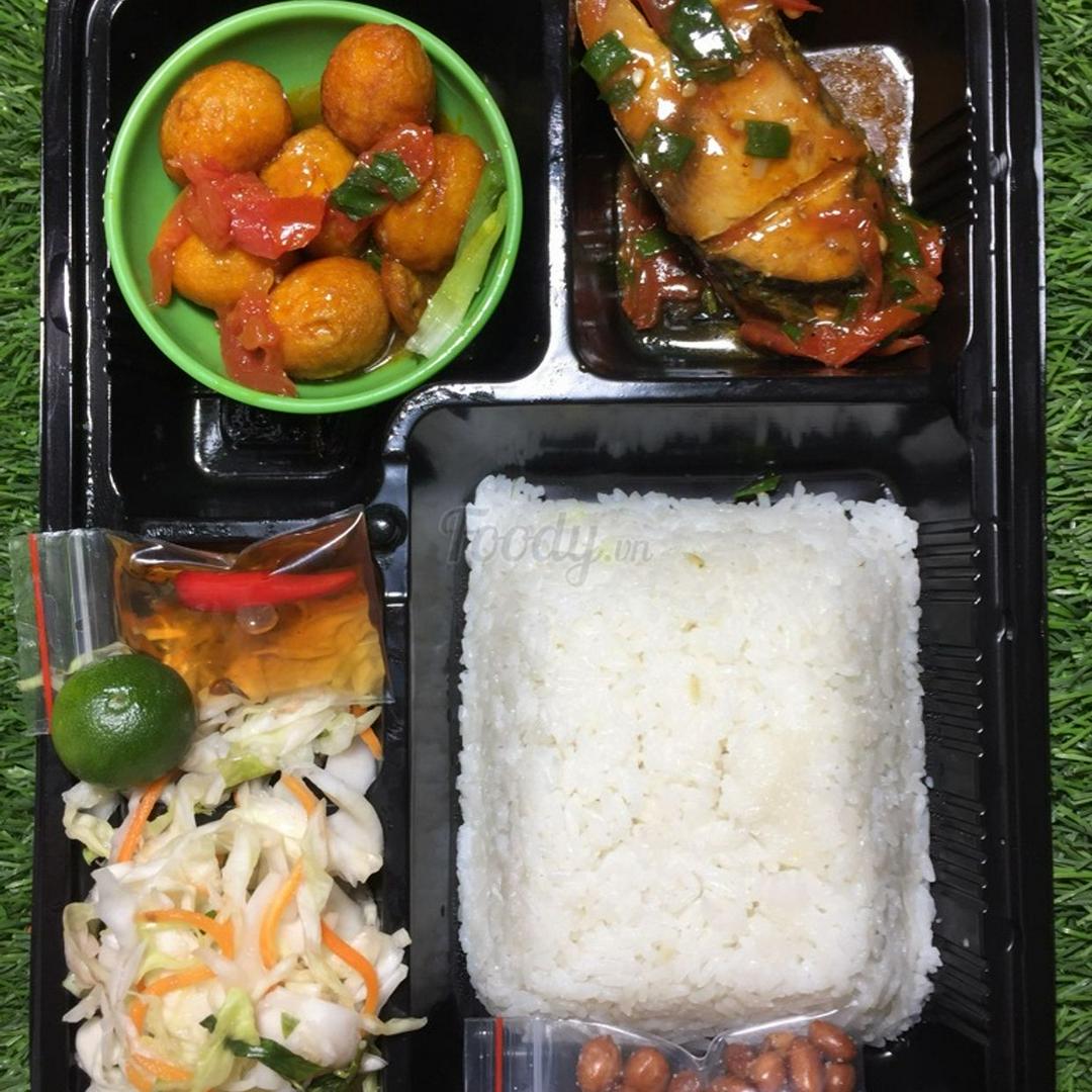 com-ca-sot-ca-chua-va-trung-chim-cut-sot