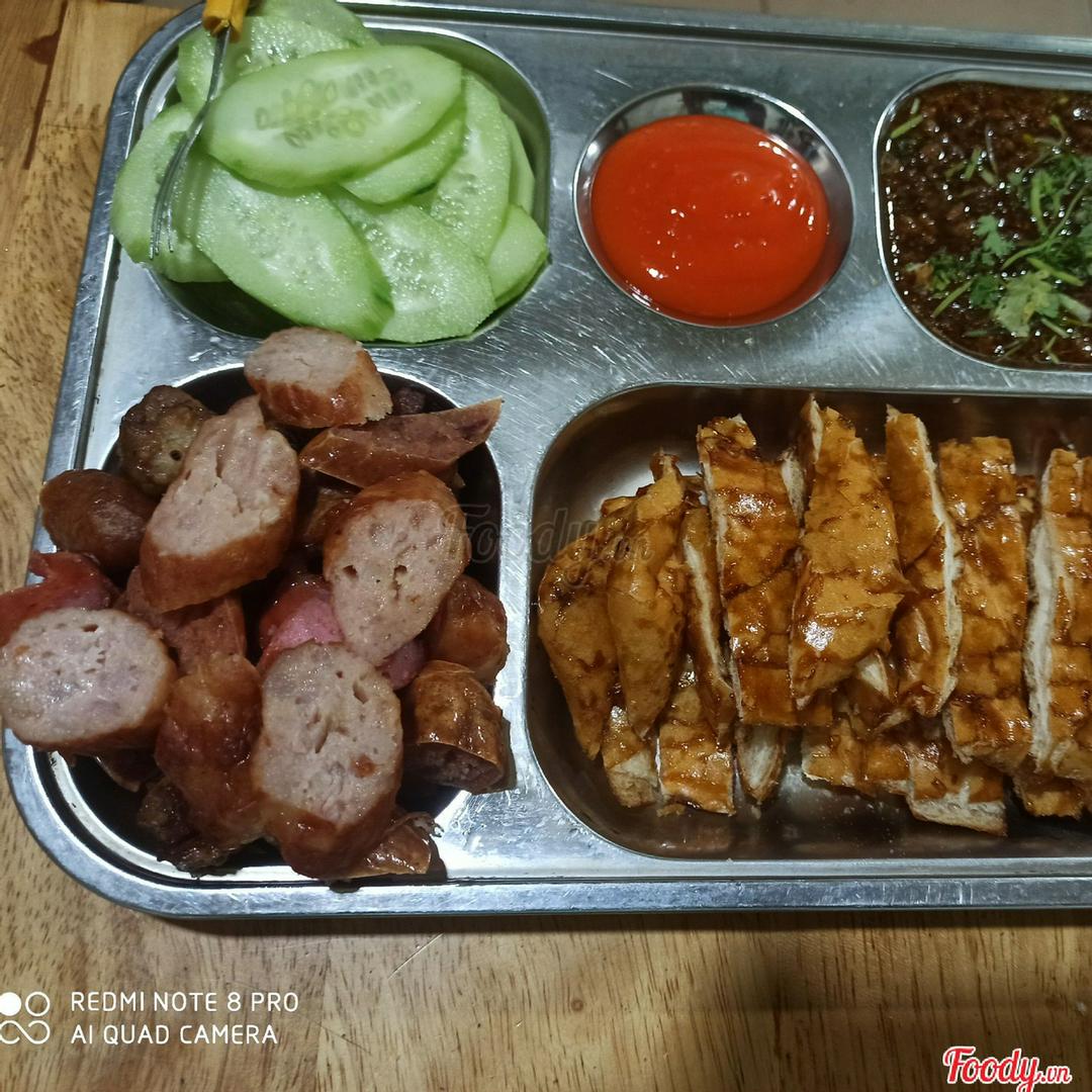 2-banh-my-1xien-thit-1-xuc-xich-1-lap-xuong-1-nem-nuong-1-cocacola