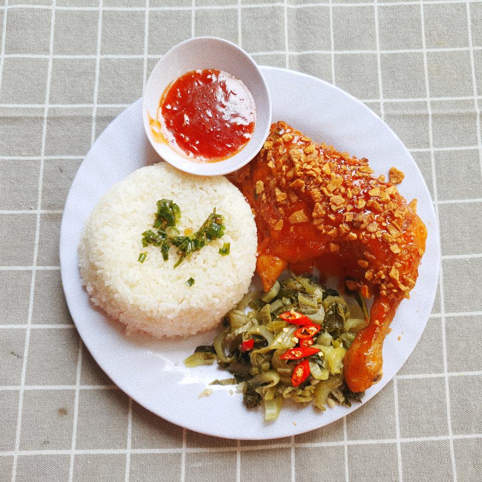 com-ga-quay-sot-mam-toi-ui-goc-tu