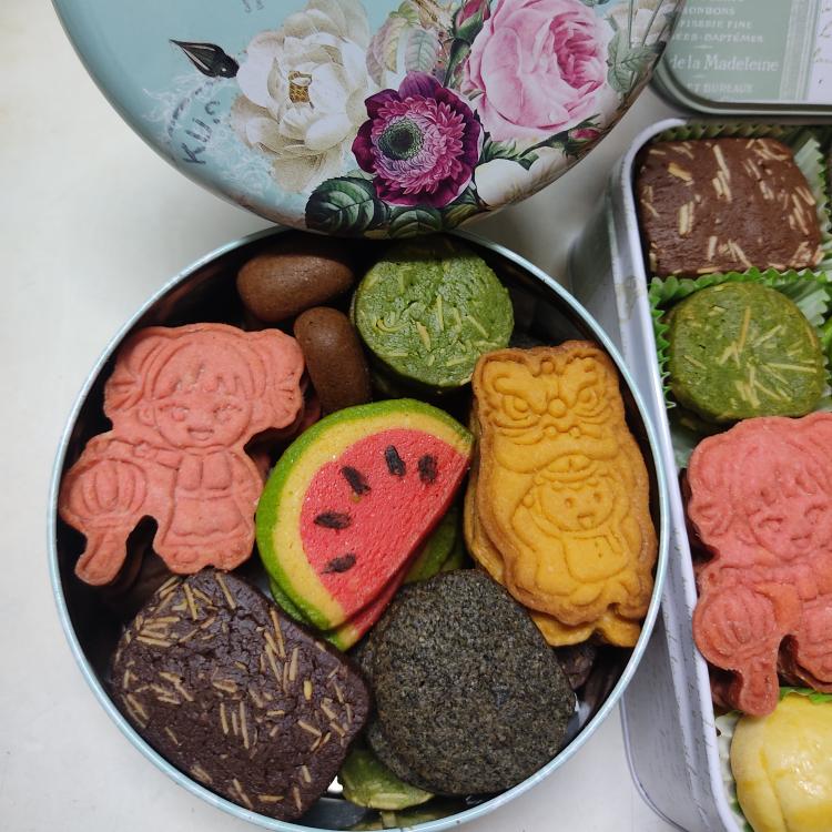 hop-cookie-thiec-7-vi-hop-tron-xanh-chim-va-hoa