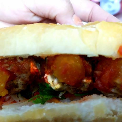 banh-mi-xiu-mai-trung-muoi