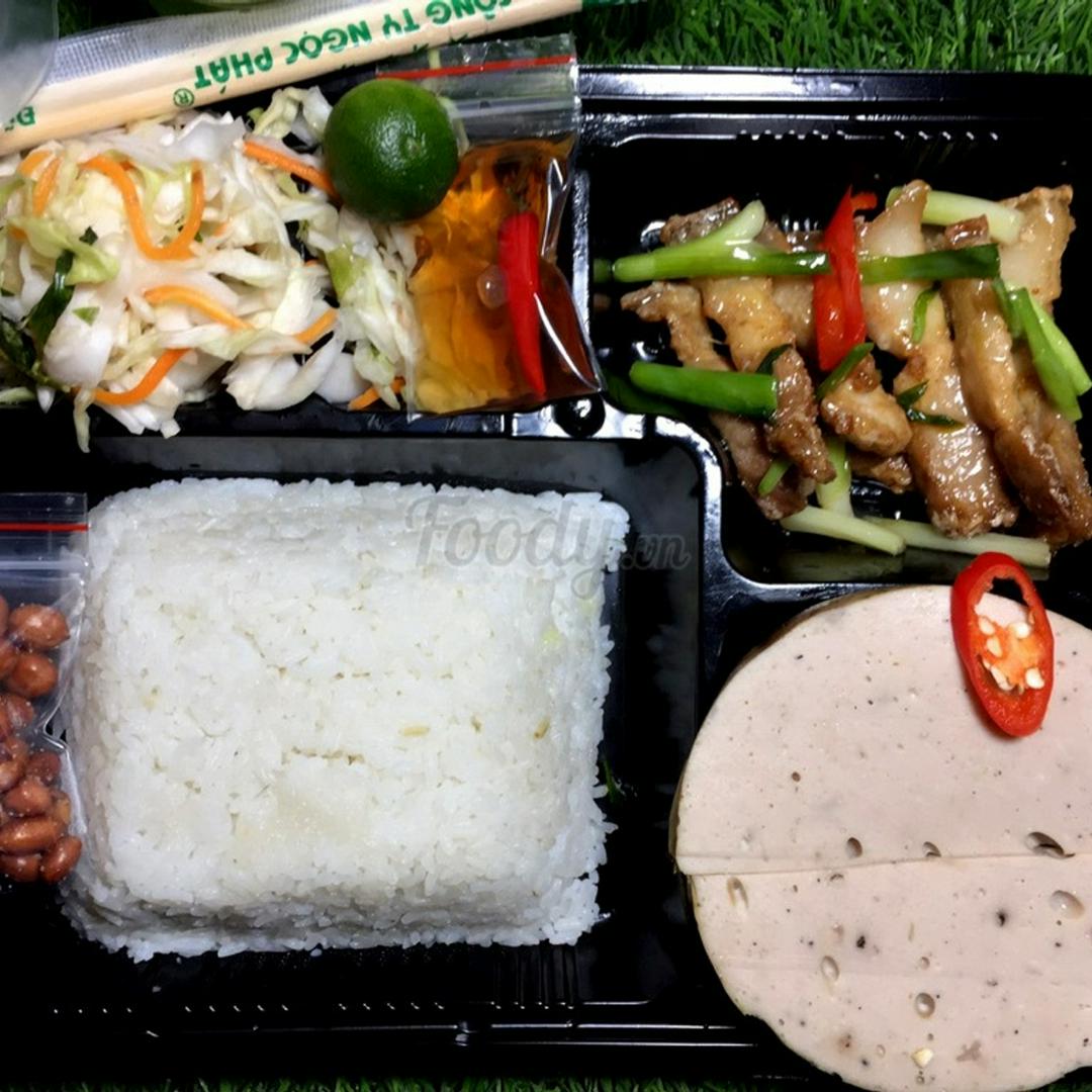 com-ba-chi-rang-chay-canh-va-gio-lua