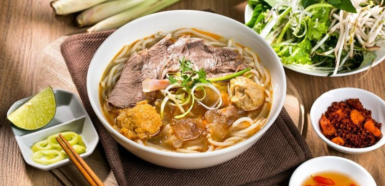 bun-bo-hue-song-huong-nguyen-trong-tuyen
