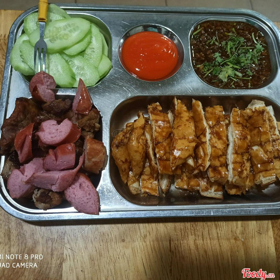 2-banh-my-1-xien-thit-1-xuc-xich-1-nem-nuong-1-cocacola