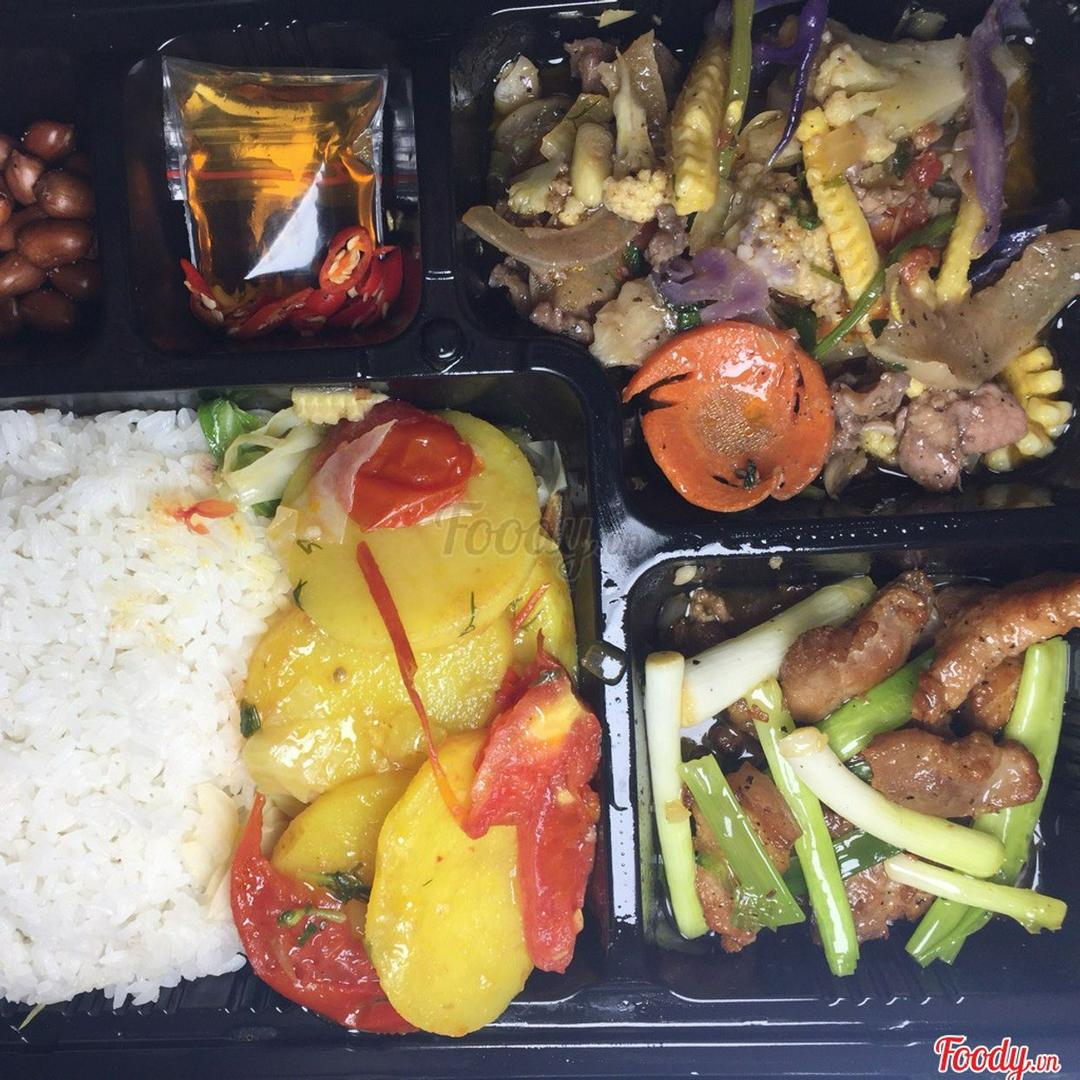 com-ba-chi-rang-chay-canh-va-bo-xao-can-toi