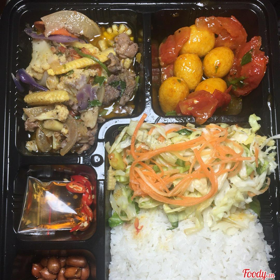 com-bo-xao-can-toi-va-trung-chim-cut-sot