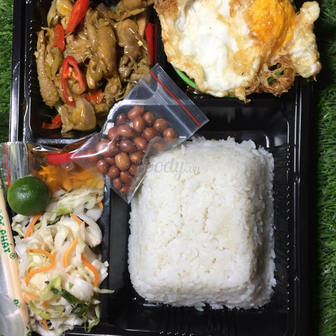 com-ga-xao-sa-ot-va-trung-op-la