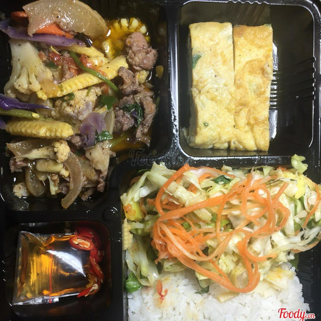 com-bo-xao-can-toi-va-trung-ran