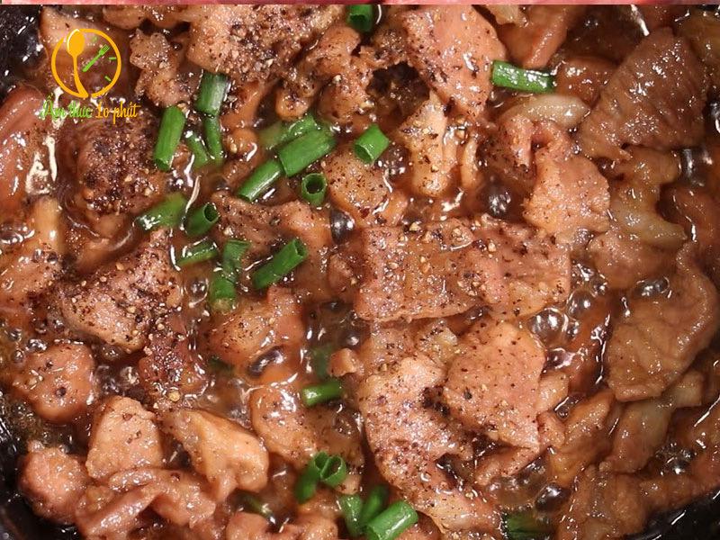 Cơm Thịt Nạt Dăm Kho Tiêu Hành