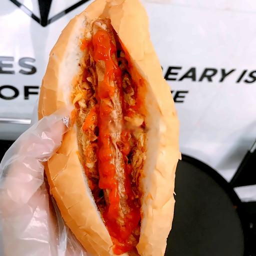 banh-mi-ruoc-hanh-xuc-xich