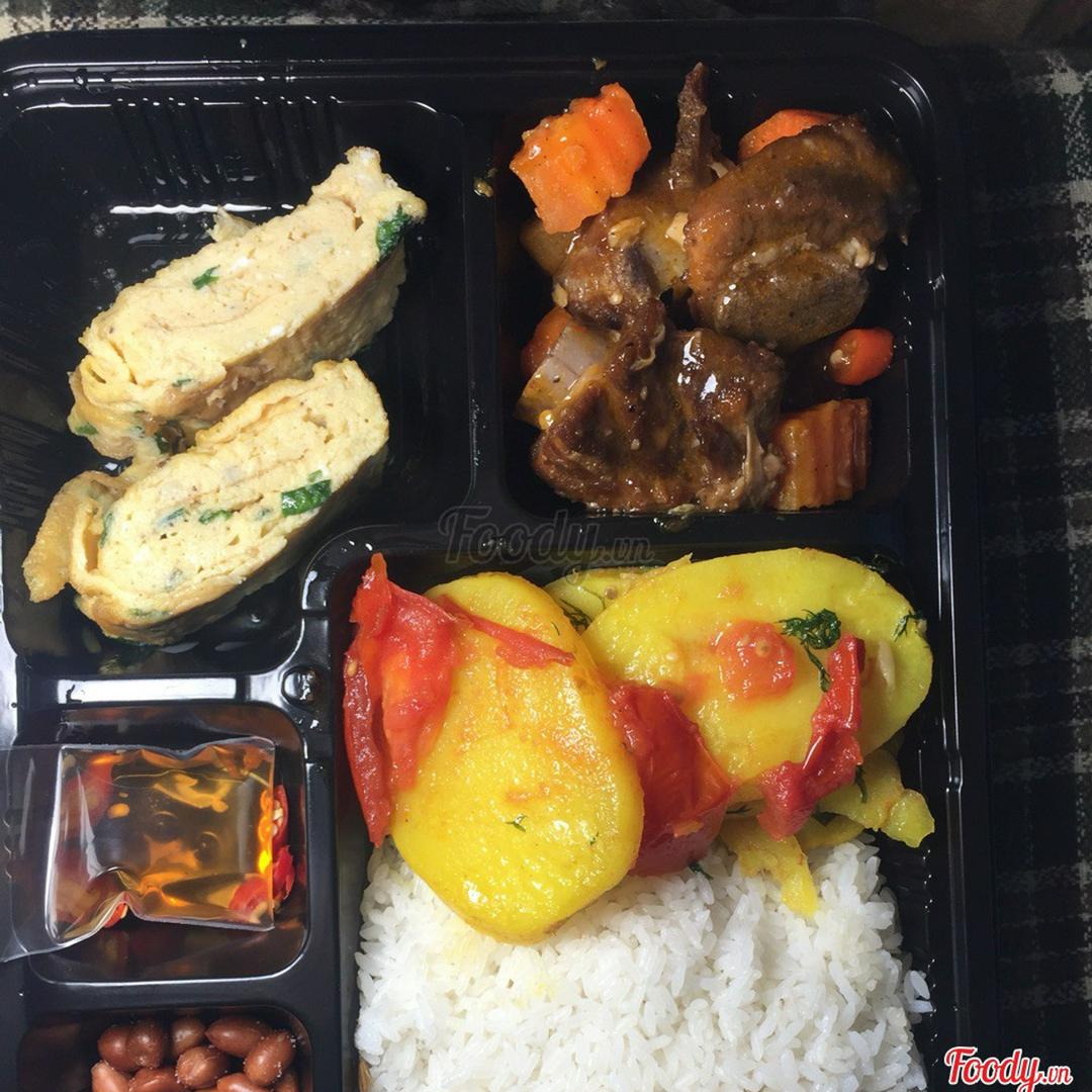 com-suon-chua-ngot-va-trung-ran