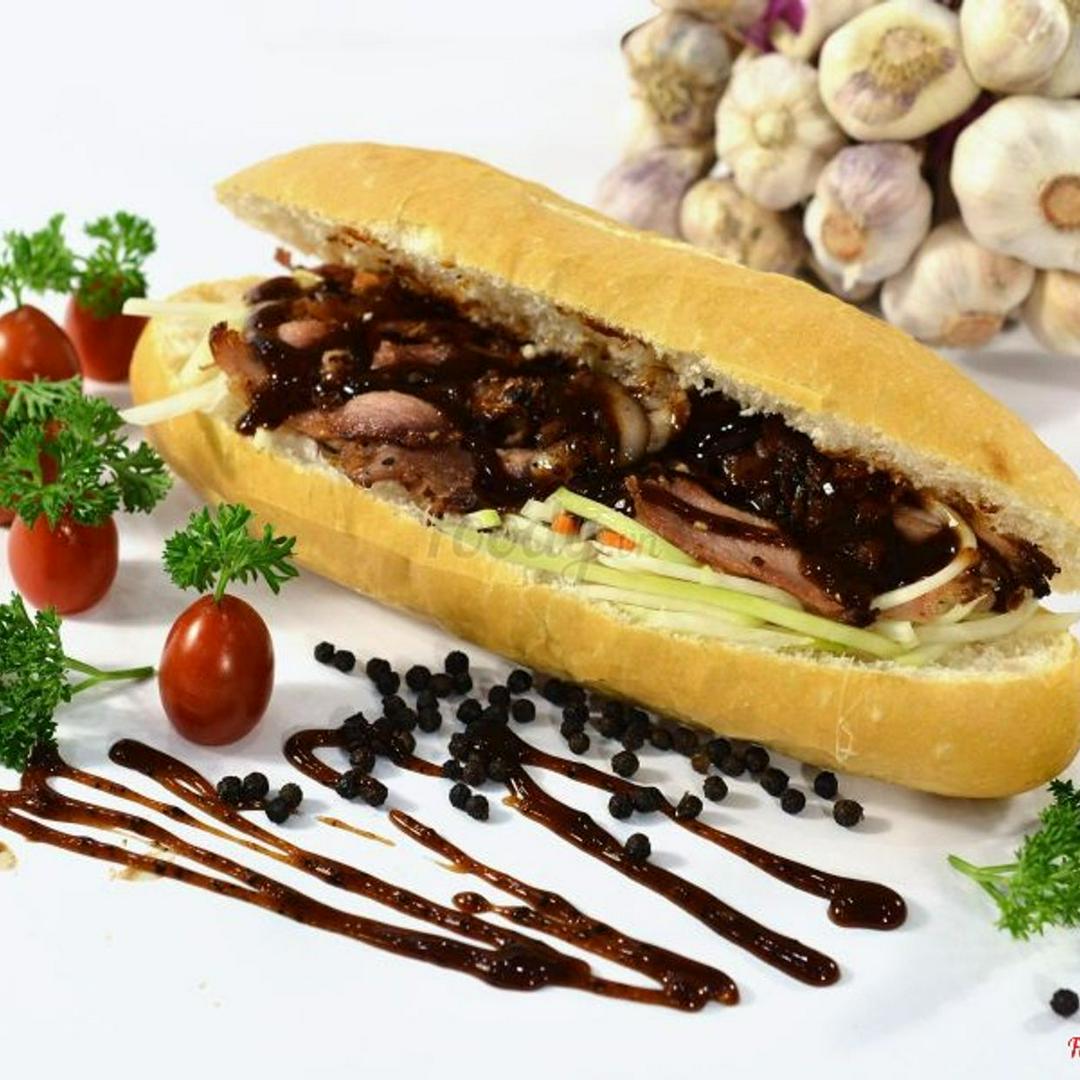 banh-mi-thit-nuong-umbala-chef-bbq-va-pho-mai