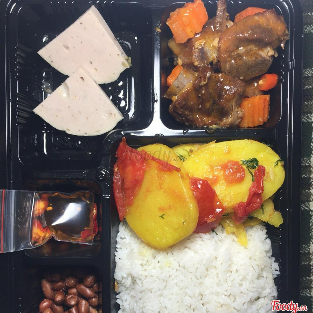 com-suon-chua-ngot-va-gio-lua