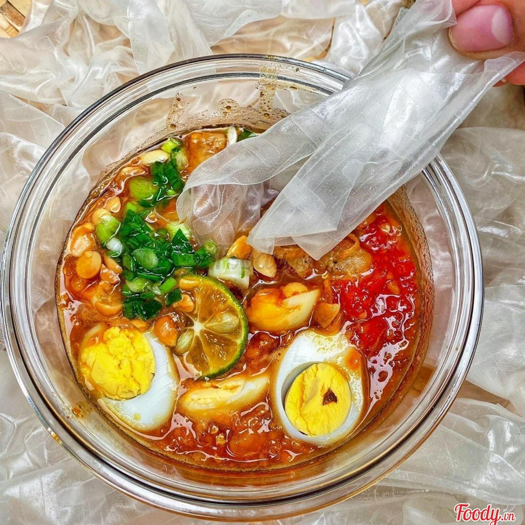 banh-trang-cham-sot-ngu-vi