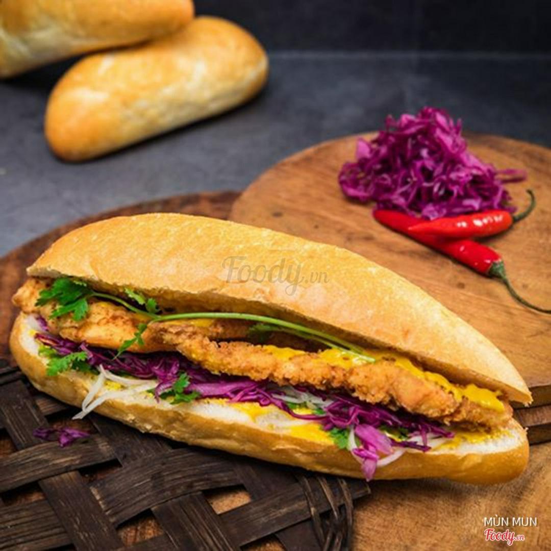 banh-my-ga-tam-bot-cajun-chien