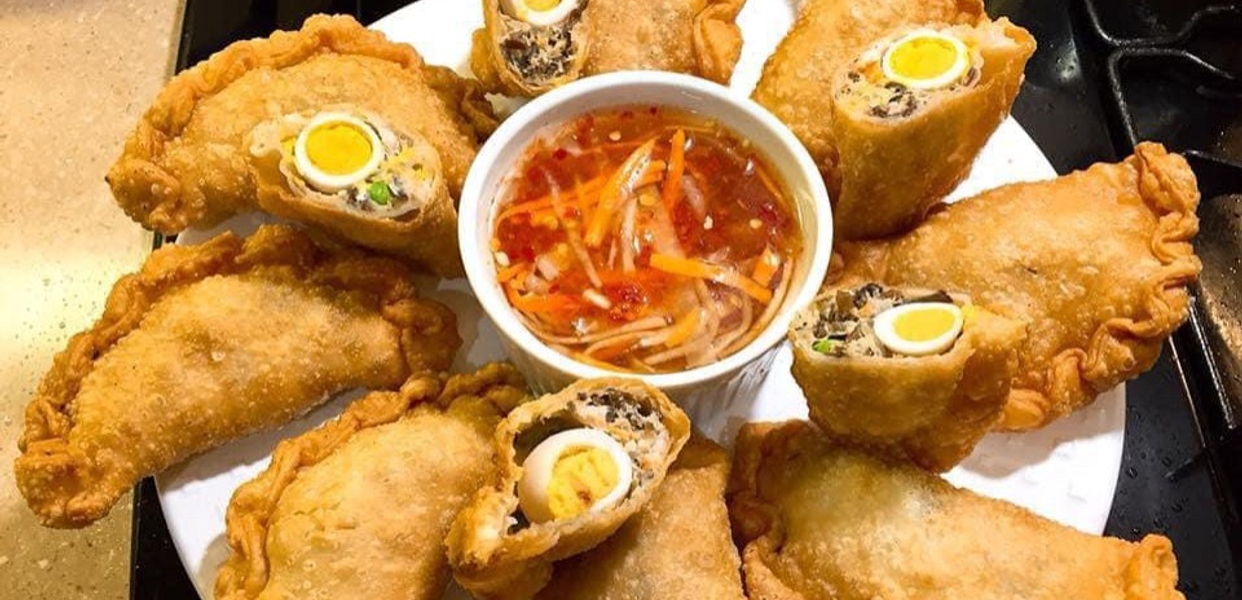 chi-nam-banh-goi-nem-nuong-bao-linh