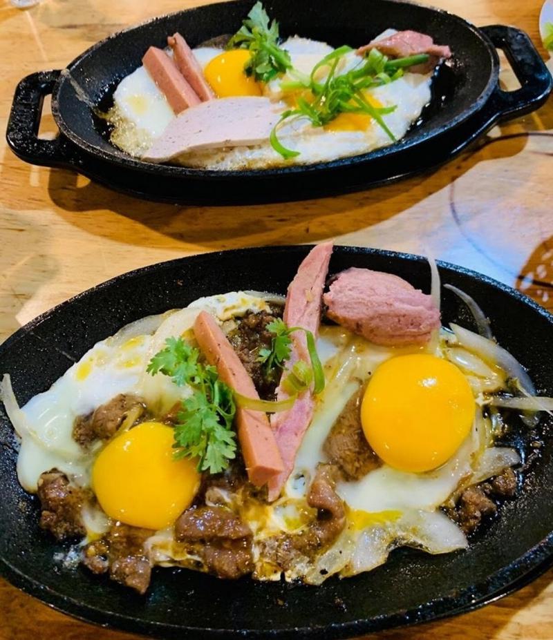 bo-ne-banh-mi-sizzling-beef-steak-bread