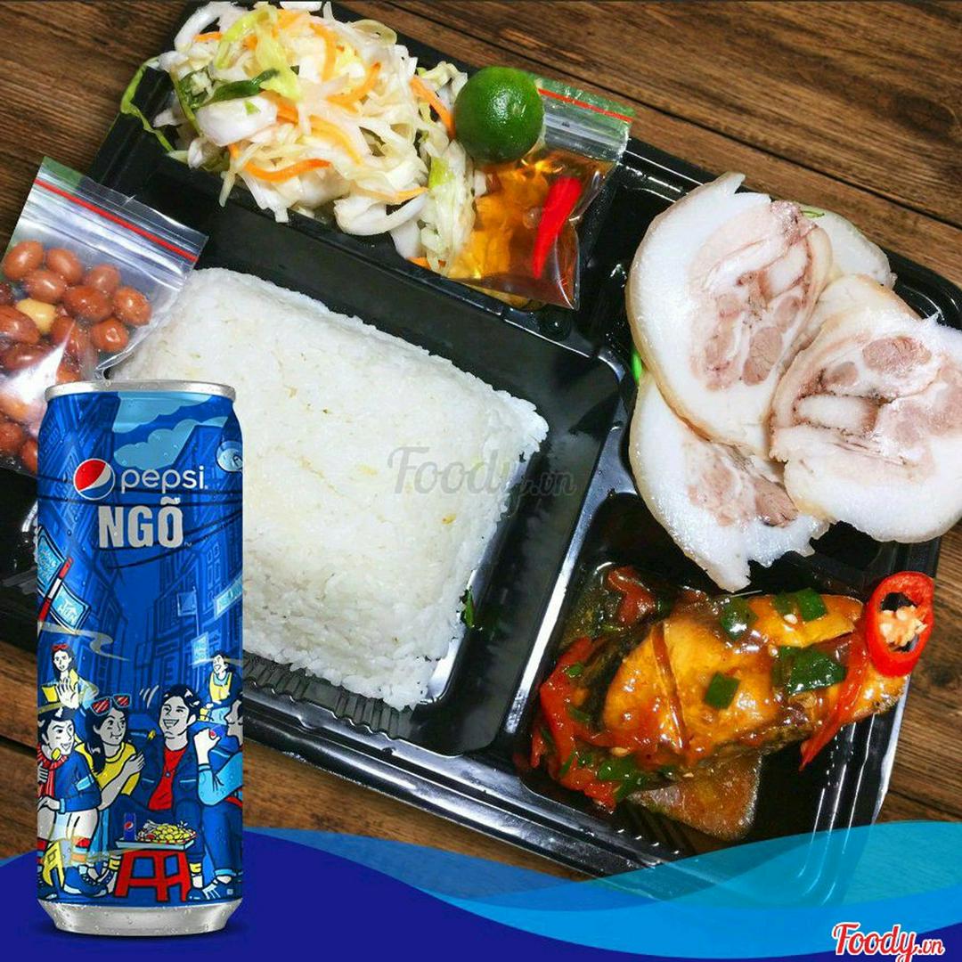 com-ca-sot-ca-chua-thit-luoc-1-nuoc-ngot-pepsi