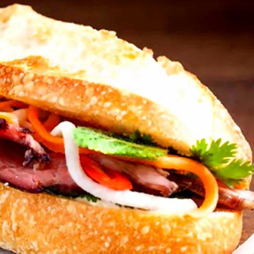 banh-my-thit-nuong-xuc-xich