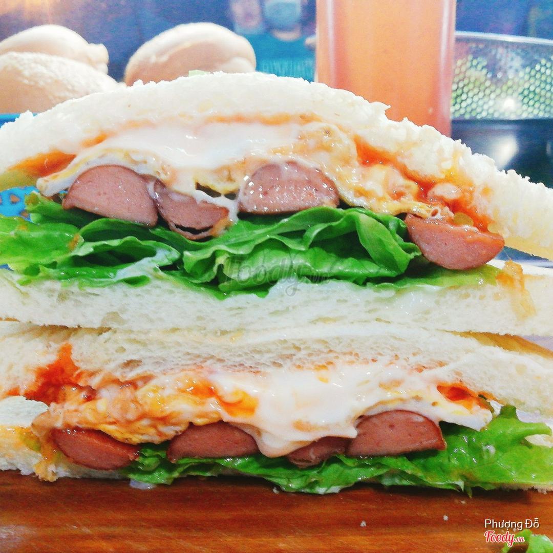 sandwich-xuc-xich-trung