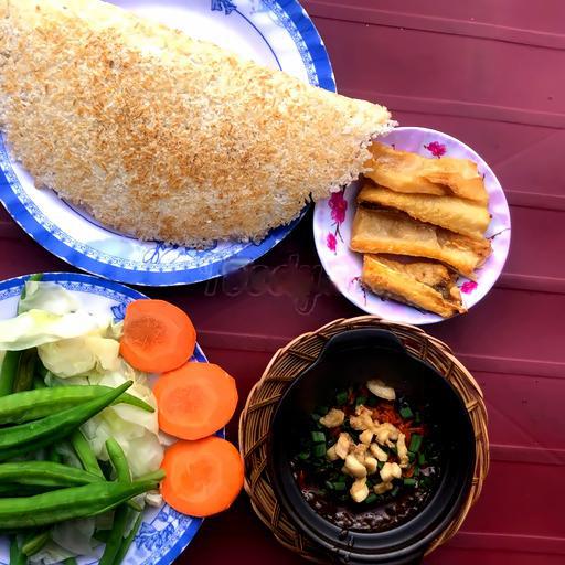 com-chay-kho-ca-dua-rau-luoc