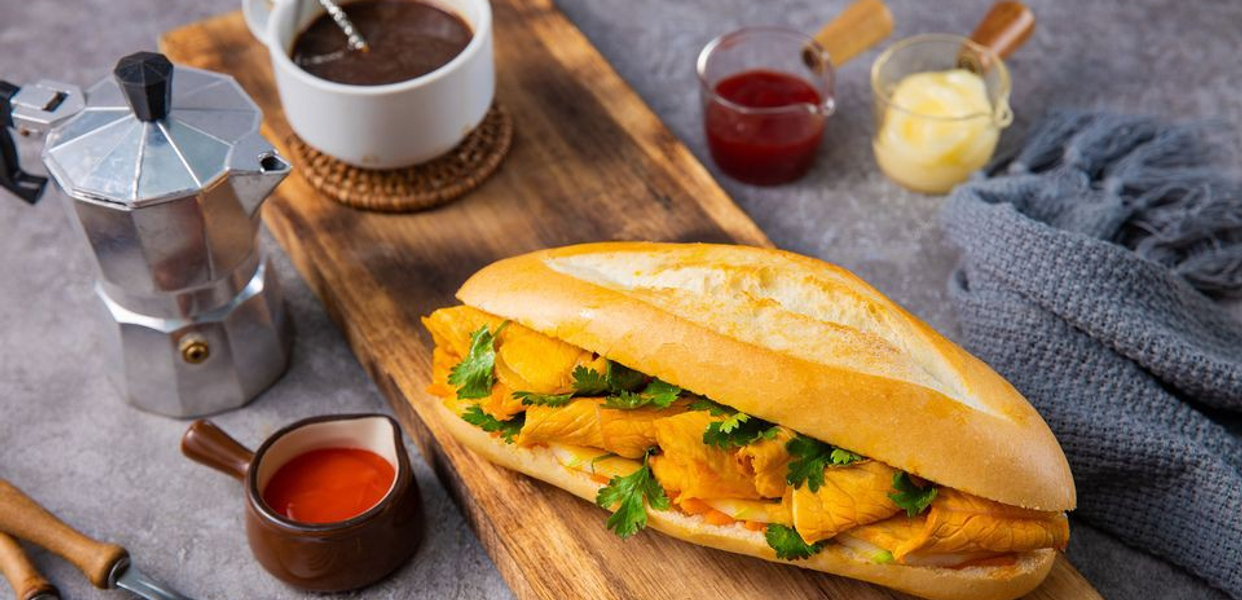 nghien-banh-mi-ha-noi-luong-ngoc-quyen